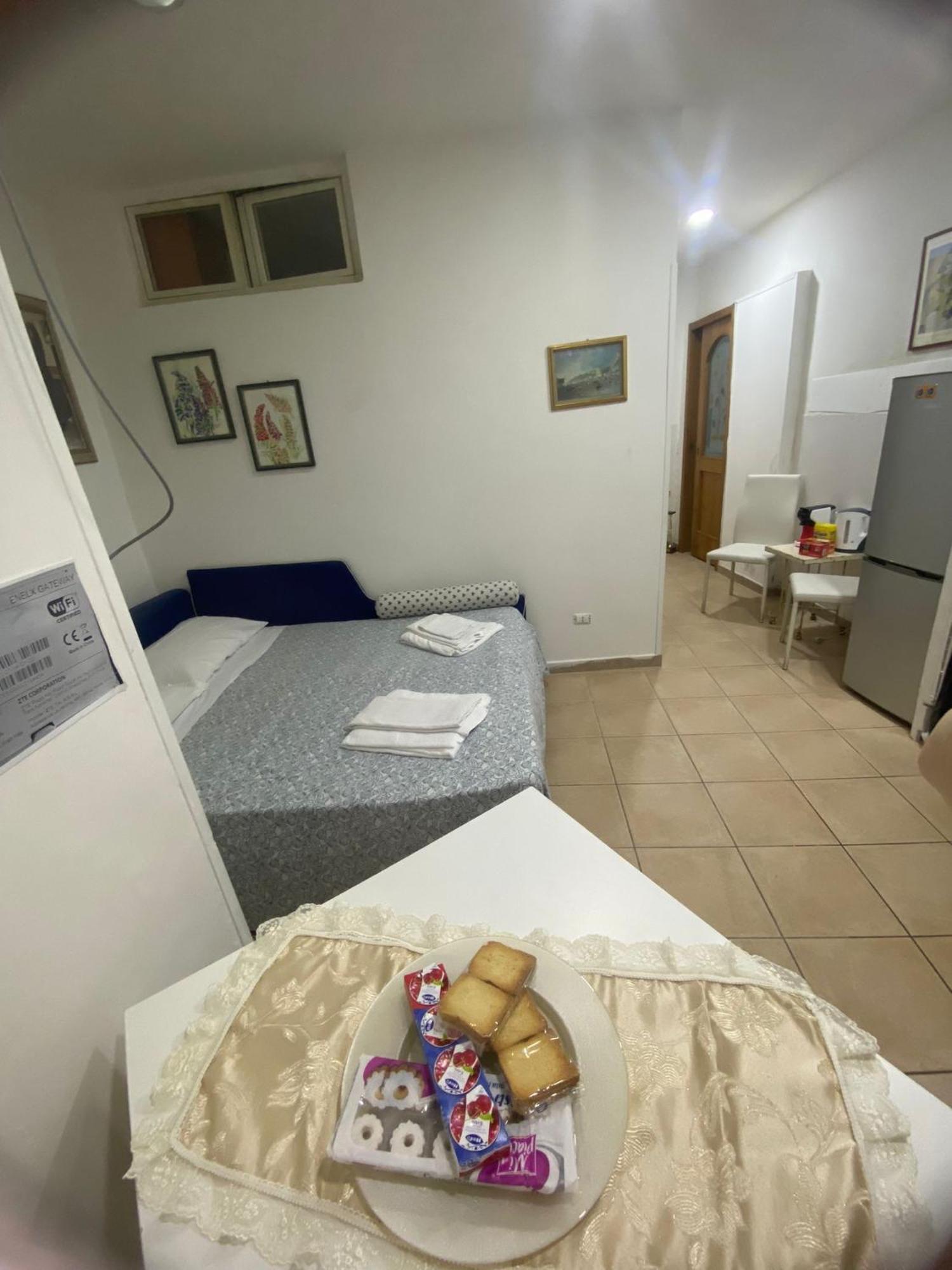 Casa Mari' Centro Storico Vicino Hotel Caracciolo نابولي المظهر الخارجي الصورة